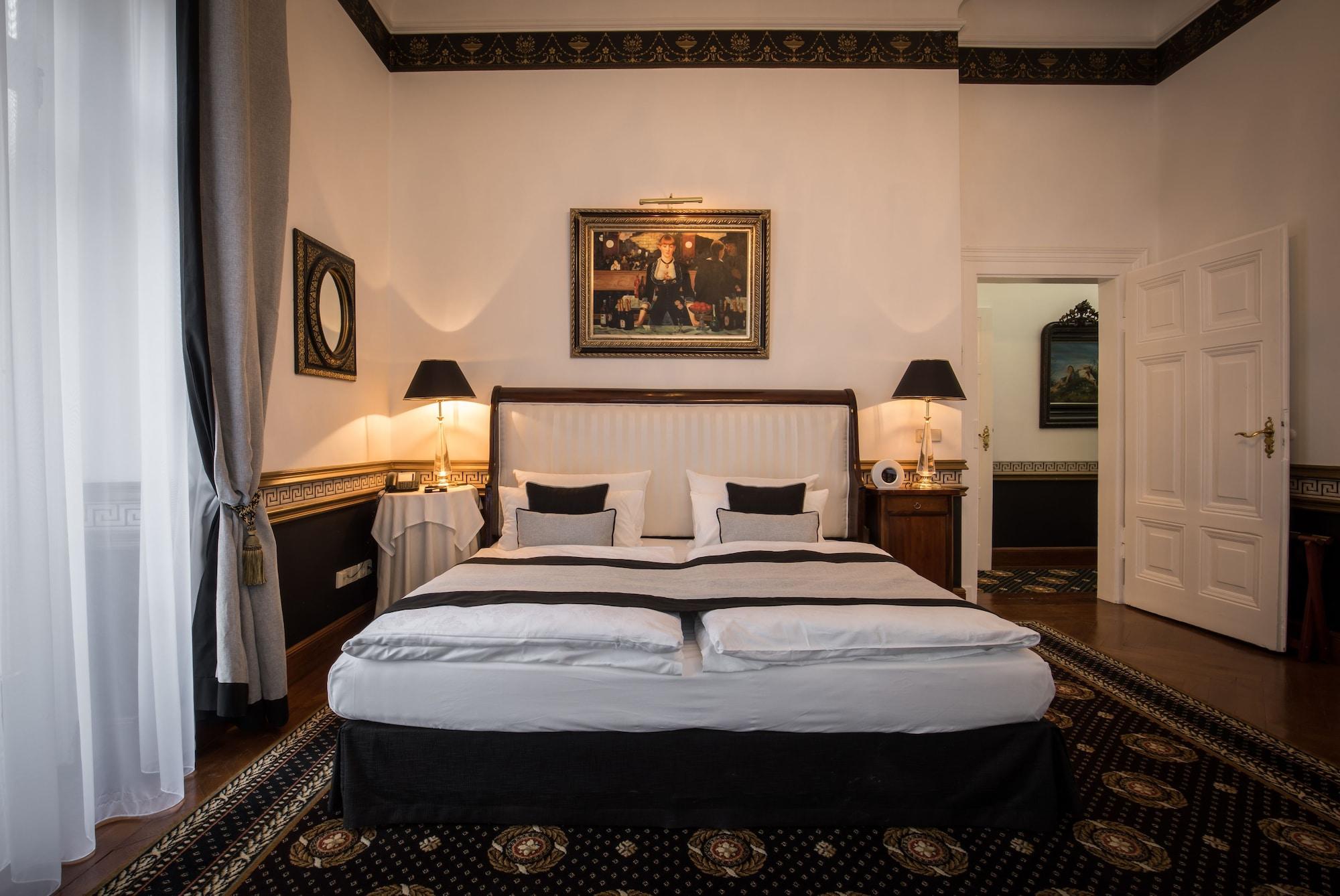 Hotel Belle Epoque